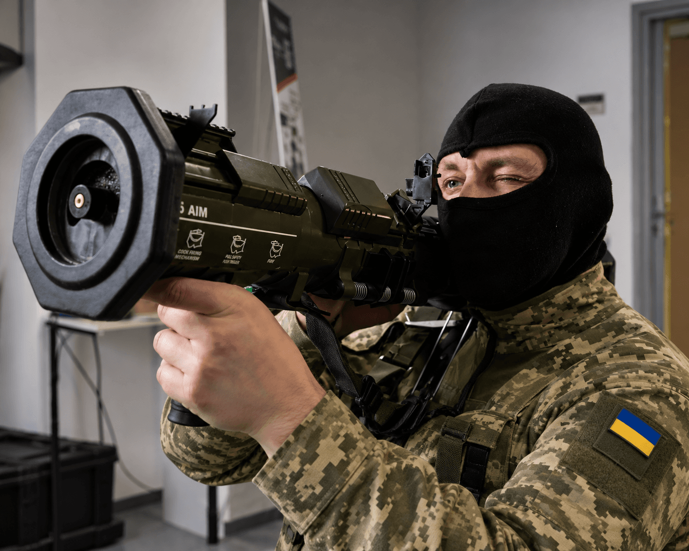 Оператор ПЗРК під час тренування на комплексі VARTA